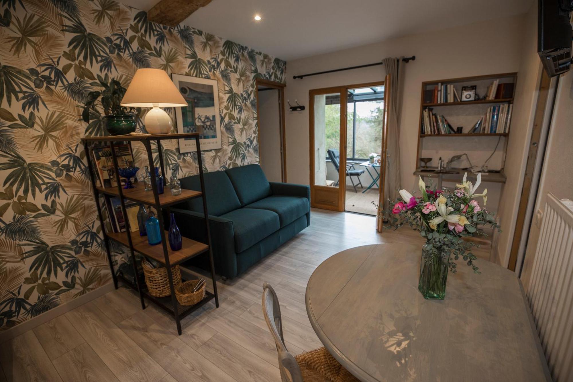 Agreable Logement Independant Avec Veranda Виен Екстериор снимка