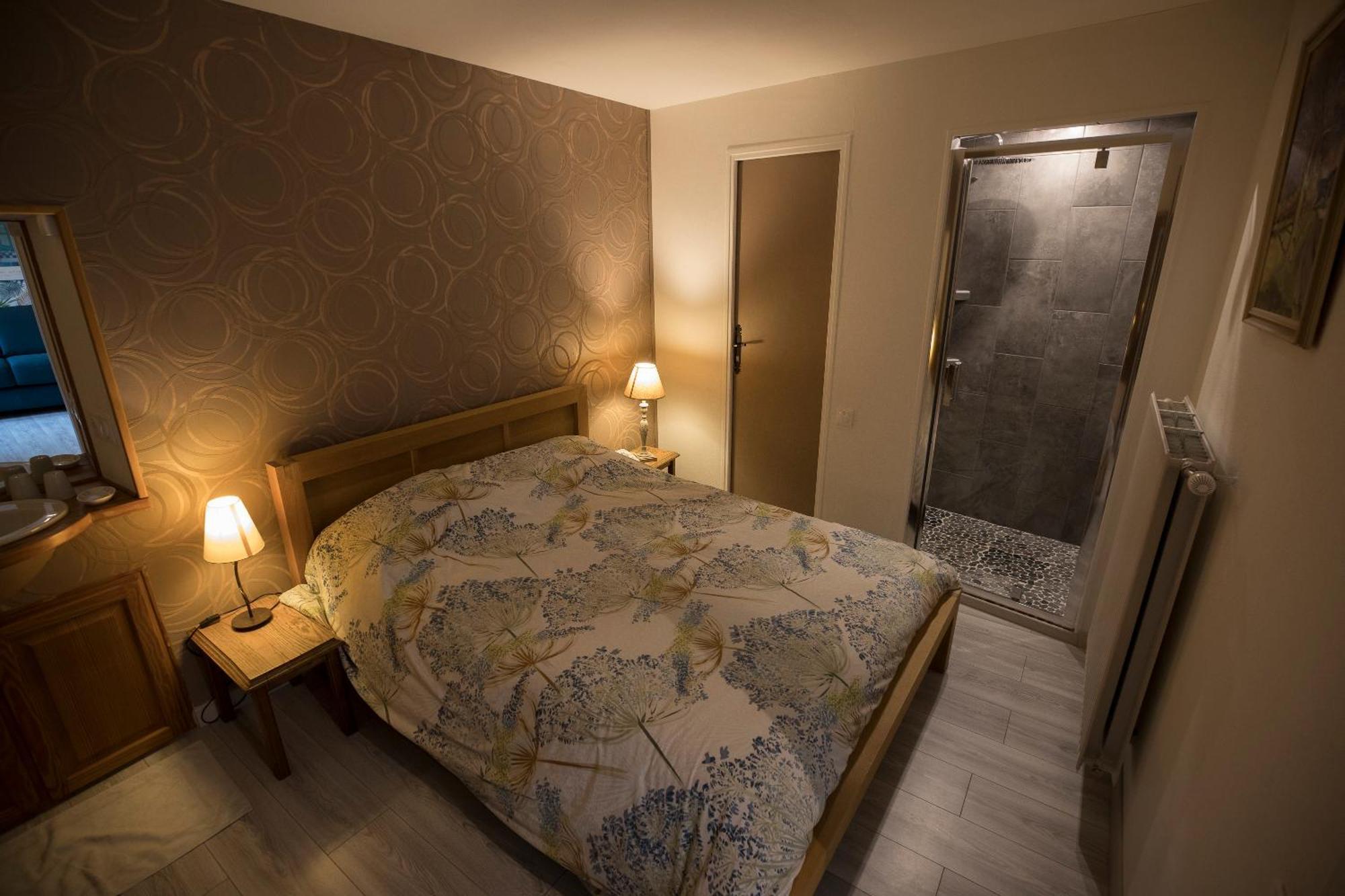 Agreable Logement Independant Avec Veranda Виен Екстериор снимка