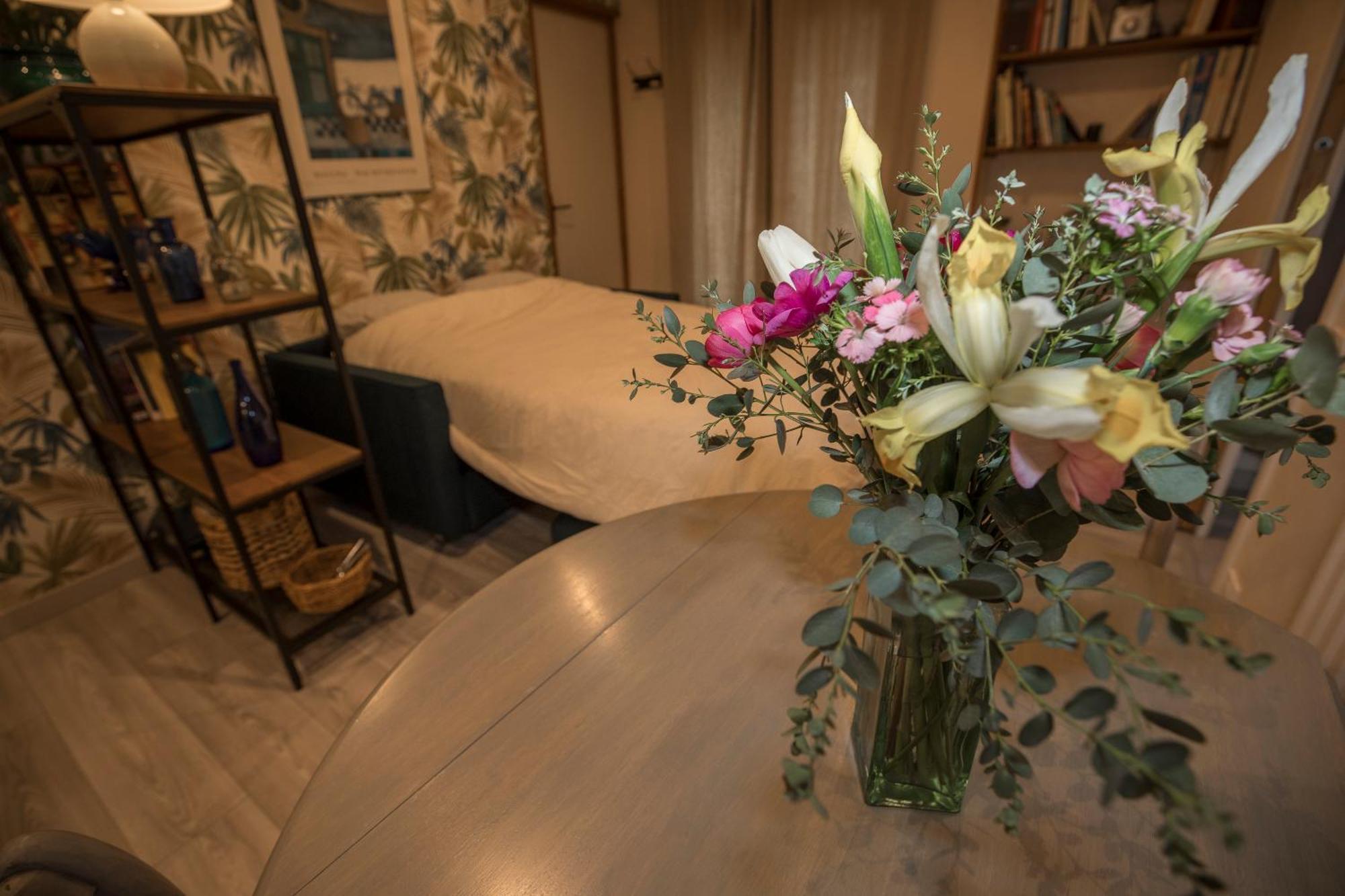 Agreable Logement Independant Avec Veranda Виен Екстериор снимка